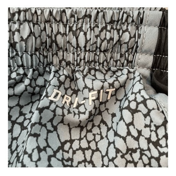 Nike DRI-Fit Tempo Brief Running Shorts Gray Black Leopard Print Lined Athletic - Picture 4 of 5